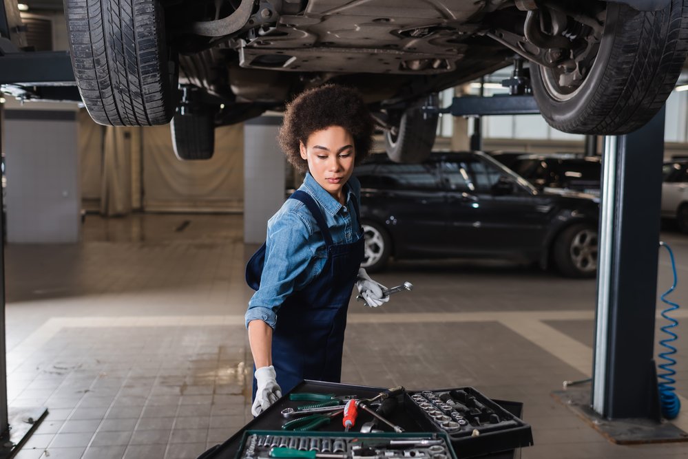 female-woman-mechanic-technician-auto-repair-Depositphotos_475579610_S.jpg