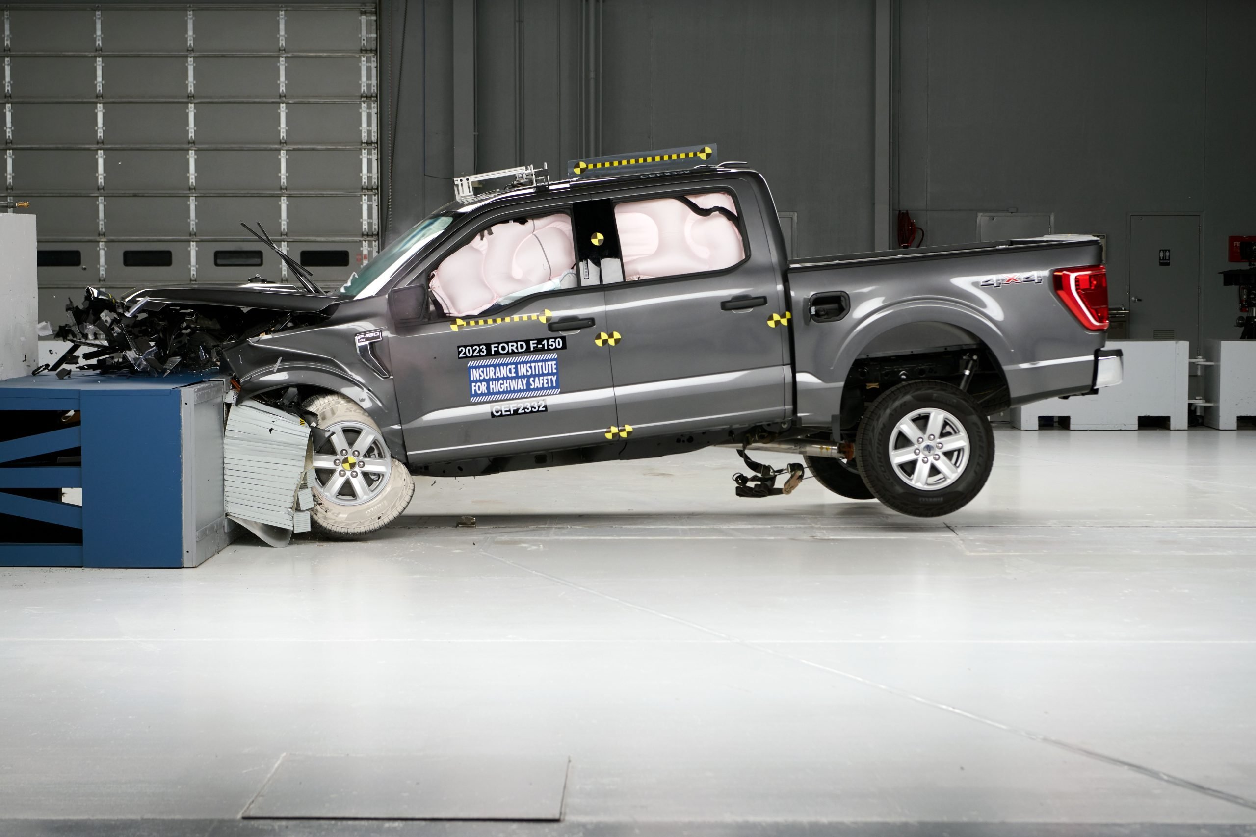 IIHS-safety-pickups-CEF2332_03-lg-scaled.jpg